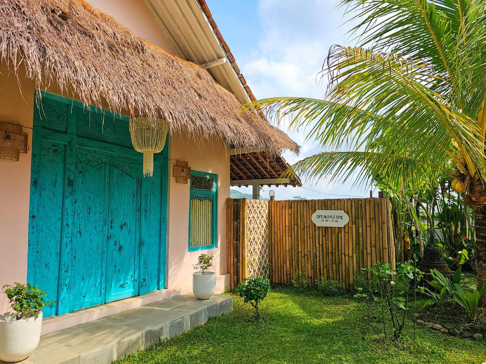 Janur Bungalow Magelang Luaran gambar