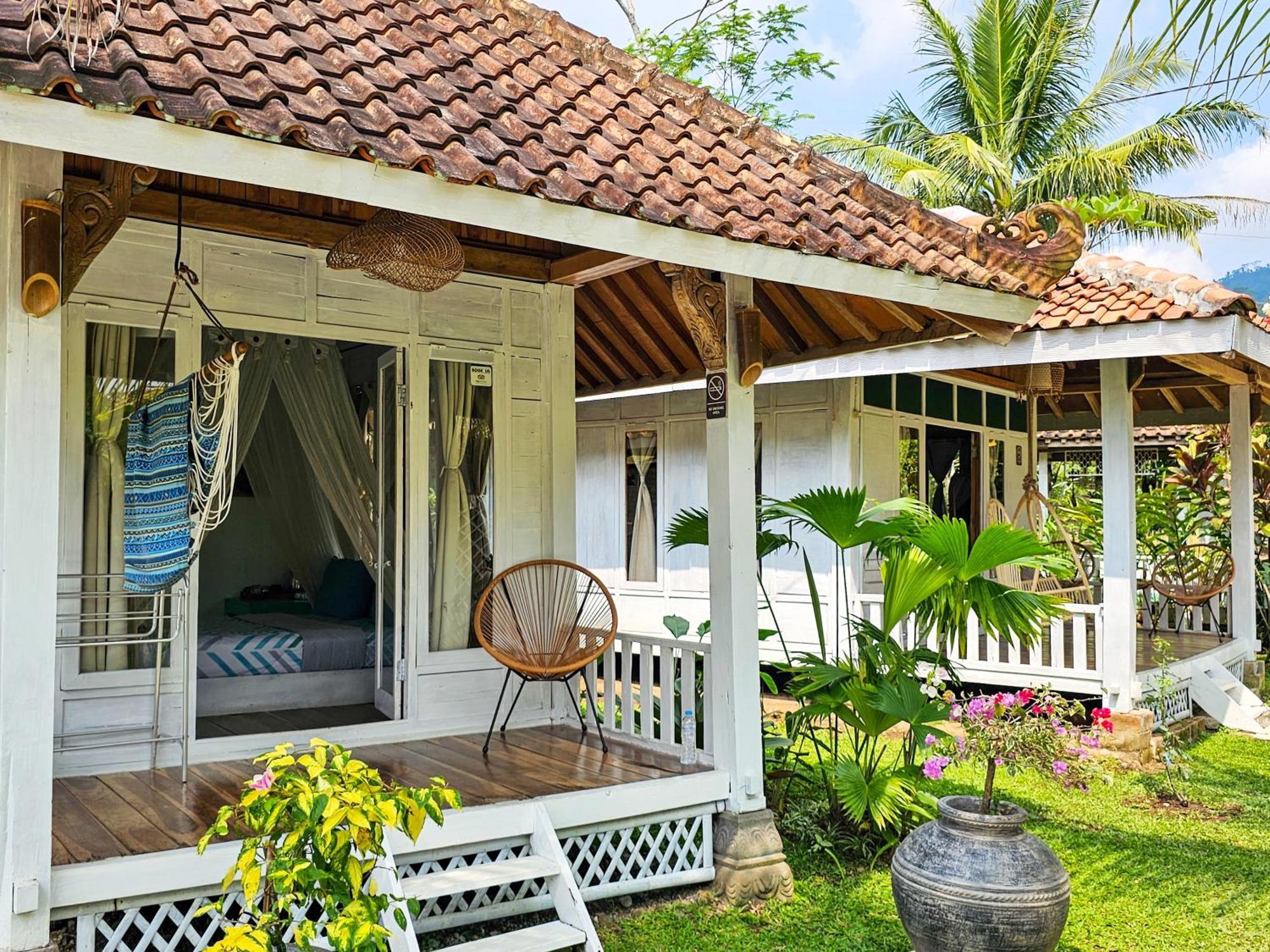 Janur Bungalow Magelang Bilik gambar