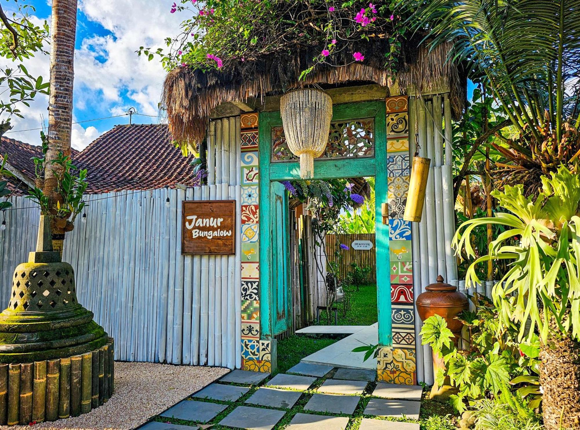 Janur Bungalow Magelang Luaran gambar